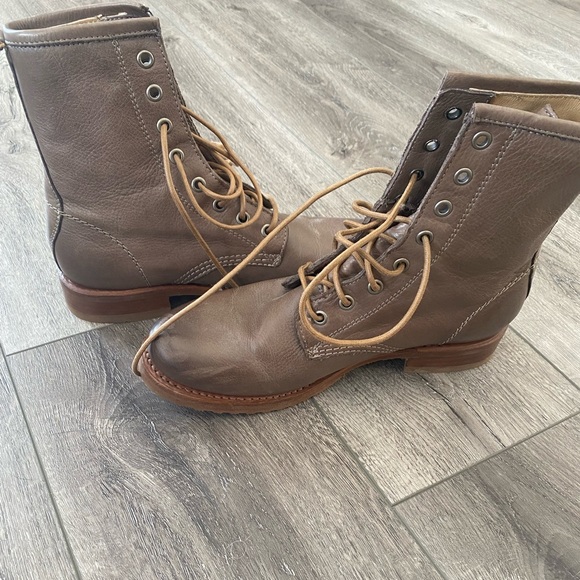 Women’s Frye Combat Boots Size 7.5 - Picture 3 of 6